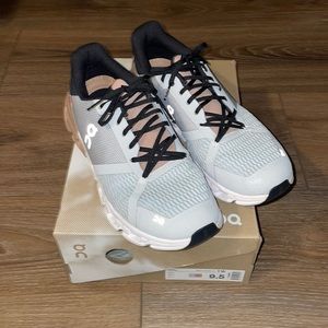 On Cloudflyer size 9.5